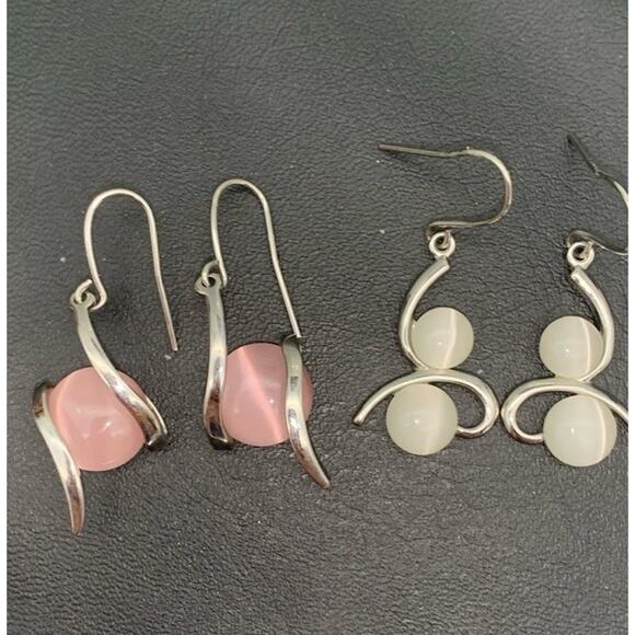 Lot Of 2 Pairs Of Silver Tone Modernist Pink & White Cats Eye Cabochon Earrings - Picture 2 of 4